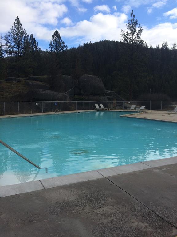 Lolo Hot Springs Hotel ภายนอก รูปภาพ